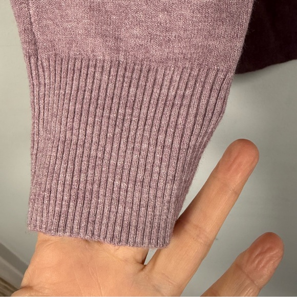 Aaeda Lavender V-Neck Sweater with Floral Design, Size XL - Picture 9 of 12